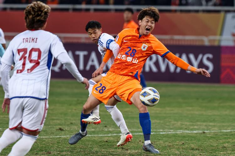 Tóc Ngắn Uốn Cụp